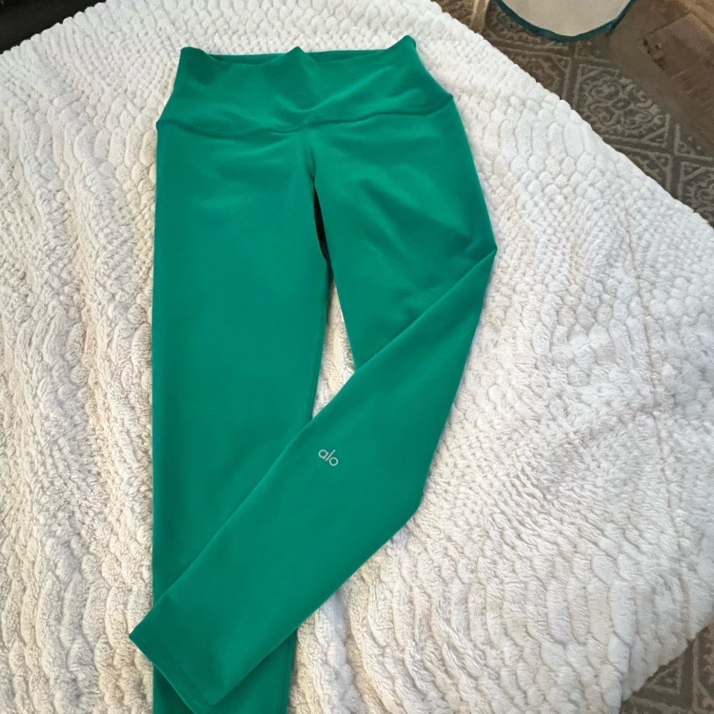 Beautiful ALO leggings.